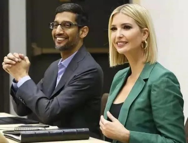 穿小号蓝白衬衫纽扣差点崩开的伊万卡,身上哪一部位很吸睛?