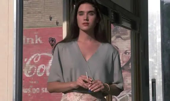 詹妮弗康纳利大尺度剧照：她滚过的床单比你洗过的都多