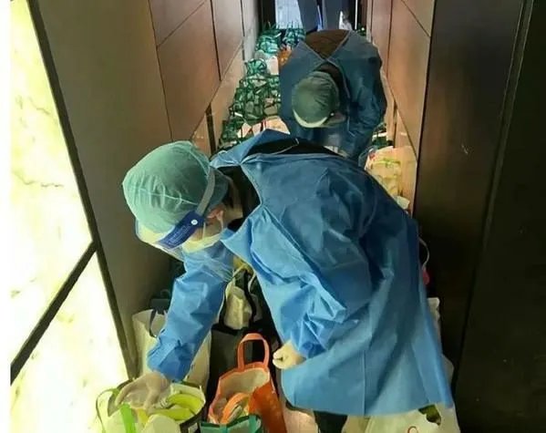 上海一家三口被封44天买菜花2万，这个开销合理吗？