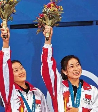 伏明霞到底生几个孩子