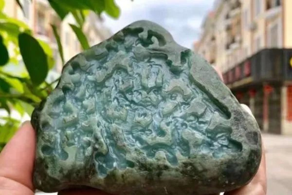 各场口翡翠原石特点是什么？