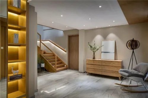 楼梯口设计个门怎样做