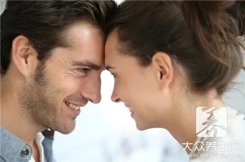 ​额头平适合露额头吗           