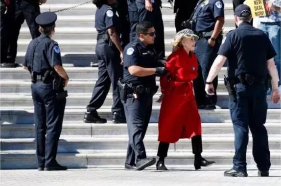 81岁奥斯卡影后简方达被逮捕 逮捕真实原因曝光