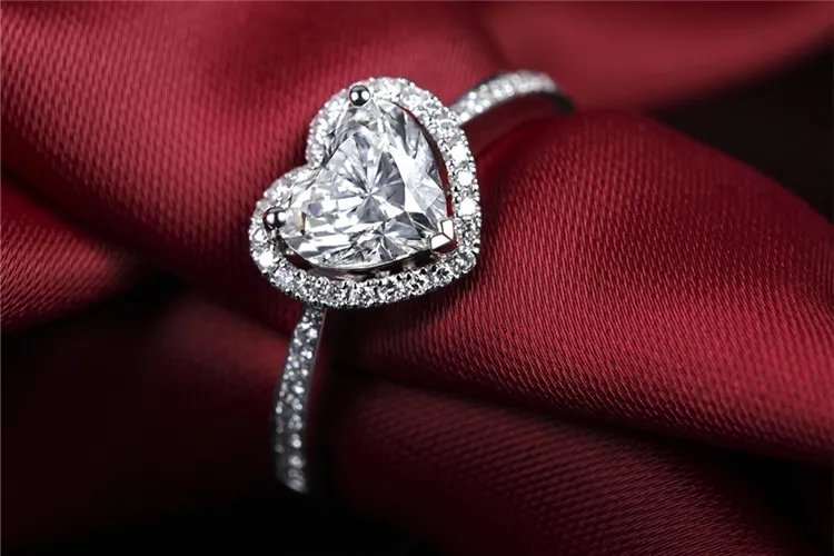 钻石戒指各种款式的寓意 买钻石戒指要注意的细节