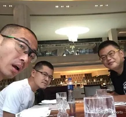 篮球评价员杨毅与苏群，你更喜欢哪个人的解说？为什么？