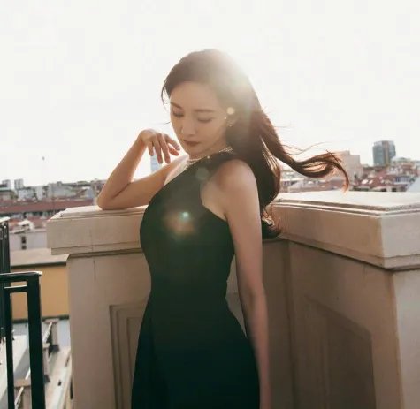 杨幂向海外捐赠物资 疫情期间捐款超300万