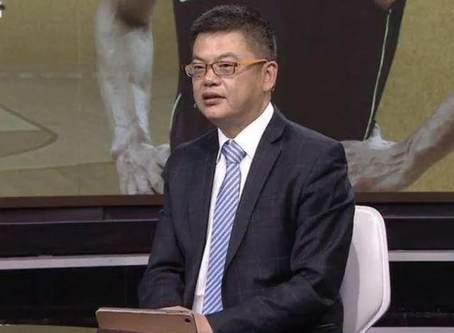 篮球评价员杨毅与苏群，你更喜欢哪个人的解说？为什么？