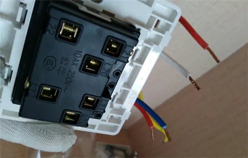 绿线和蓝线哪个是火线