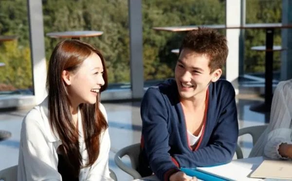 你觉得面包和爱情哪个更重要?