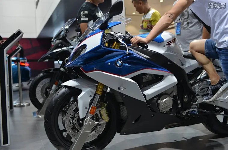 一辆摩托载58人 2017摩托车品牌销量排名