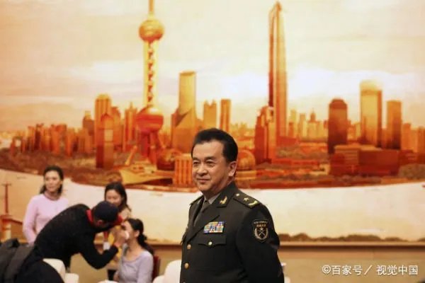 多年不见的黄宏一天内被免职带走,已经六年了,现状令人担忧,怎么回事?