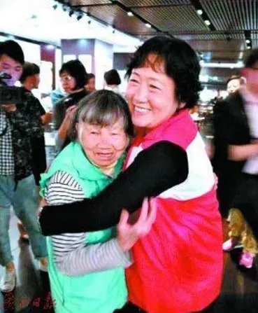 捐出全部养老金的老人是谁？