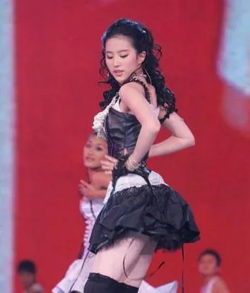 刘亦菲丝袜勾魂性感 美腿惹男生垂涎