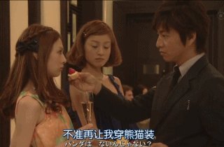 拧不开瓶盖的姐姐？黑丝袜被拉长的午间动态图