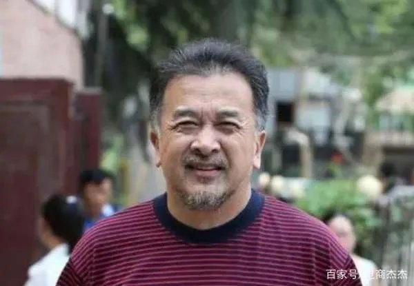 多年不见的黄宏一天内被免职带走,已经六年了,现状令人担忧,怎么回事?