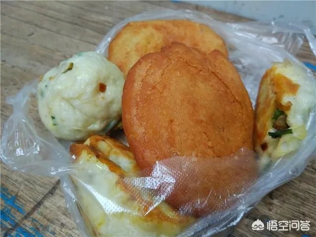 办公室吃酸辣粉被罚款,网友却觉得一点都不委屈,应限制用餐吗?