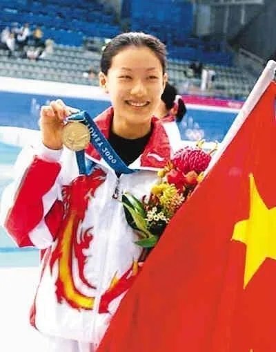 伏明霞到底生几个孩子