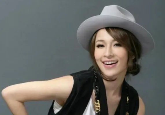 萧亚轩男友数量 萧亚轩的快乐这个梗是什么意思