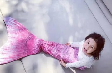 甜馨搞怪扮美人鱼，这是模仿全智贤要演蓝色大海的传说?