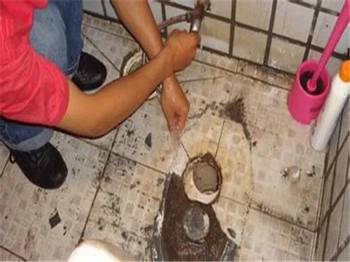 地漏是怎么安装上去的