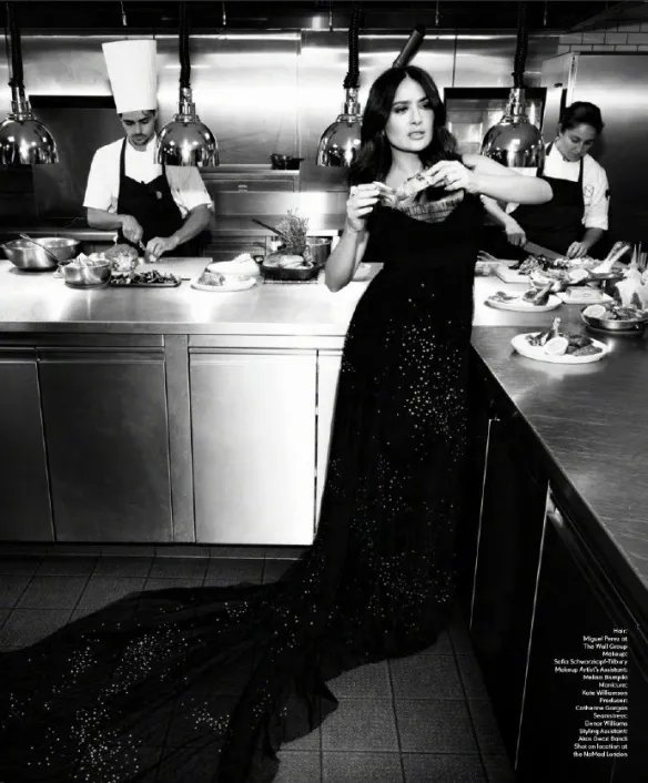 墨西哥女星萨尔玛·海耶克美照 浴缸中的丰满熟女！