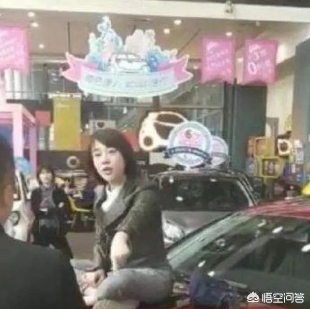 如何看待“奔驰女车主”事件？