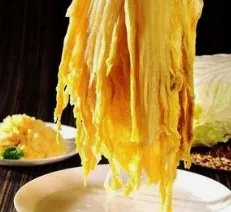 大庆饮料瓶腌酸菜拧开瞬间爆炸，腌酸菜的时候应当注意哪些？