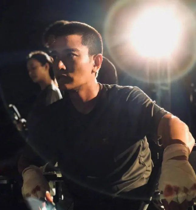 贾乃亮合照什么样子的？