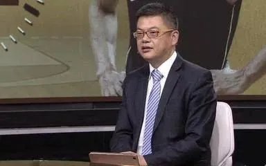 篮球评价员杨毅与苏群，你更喜欢哪个人的解说？为什么？