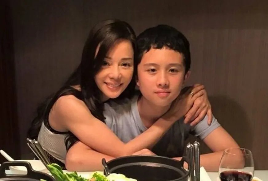 台女星狄莺儿子为何在美被捕?