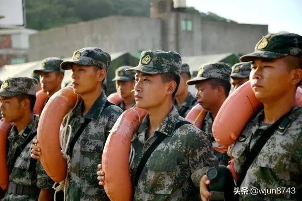 江西小伙95后王亮2分钟勇救4人，立了一等功为什么还被喷？