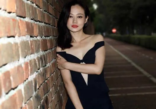 谭卓八卦资料及照片 演员谭卓结婚了吗老公是谁？