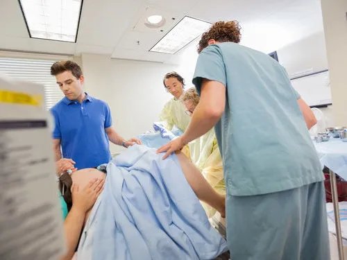 全国爱牙日:德伦口腔为粤西贫困小学捐爱心物资