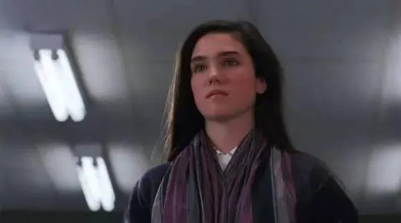 詹妮弗康纳利大尺度剧照：她滚过的床单比你洗过的都多