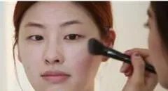 如何学习化裸妆？