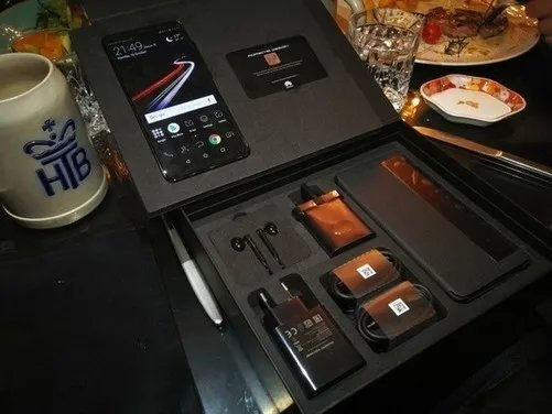 别出心裁 华为Mate 10保时捷版连包装都这么特别