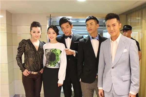 尹正点赞蒋梦婕微博,恋爱时你们会在网络上频繁互动吗?