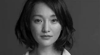 周迅躺着玩手机鼻梁被砸伤，你也有过相似的经历吗？