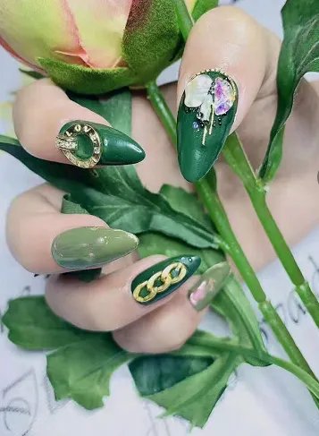 哪个美甲学校好？