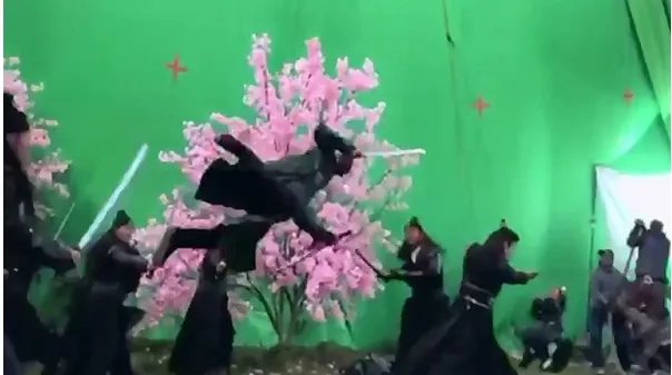 于小彤被威亚锁喉是真的吗？