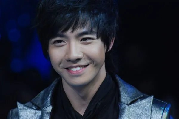 张杰俞灏明他们那届快男,前十强分别是哪些人?按名次说