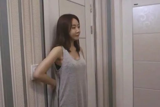 龙潜花都妈妈苏雅晴:年轻貌美的后妈,形容女子年轻貌美