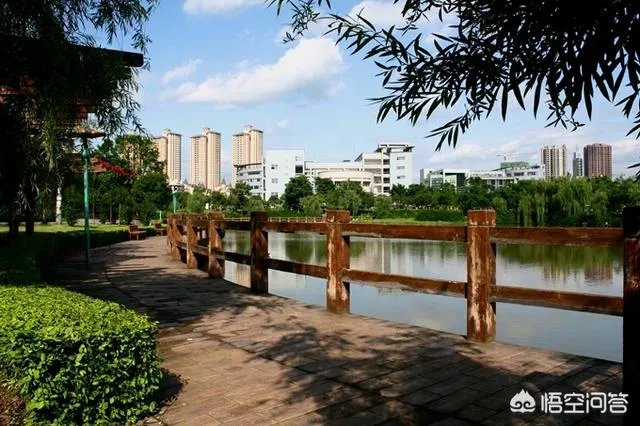 重庆文理学院究竟是一所什么档次的大学？哪些专业好？ ？