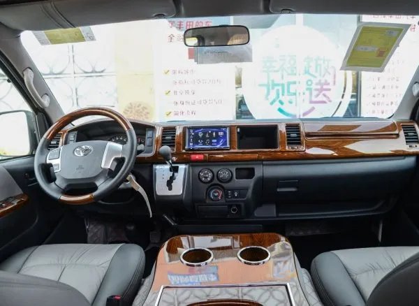 丰田HIACE怎么样?值得买吗?