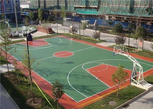 一个塑胶篮球场造价多少