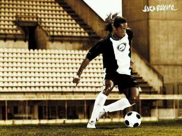 小罗怎么把自己玩废的，他退役那么早全是自己作的！