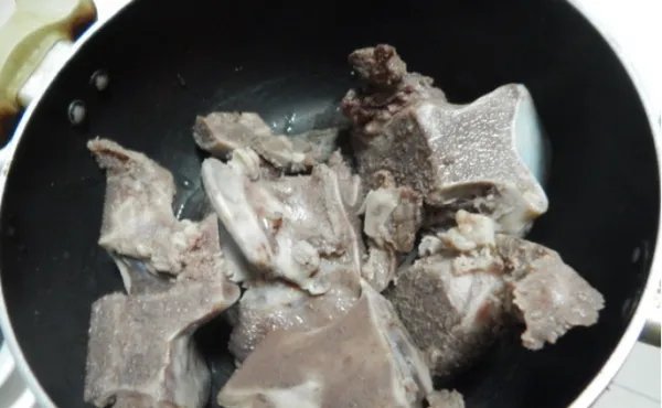 牛骨汤的做法