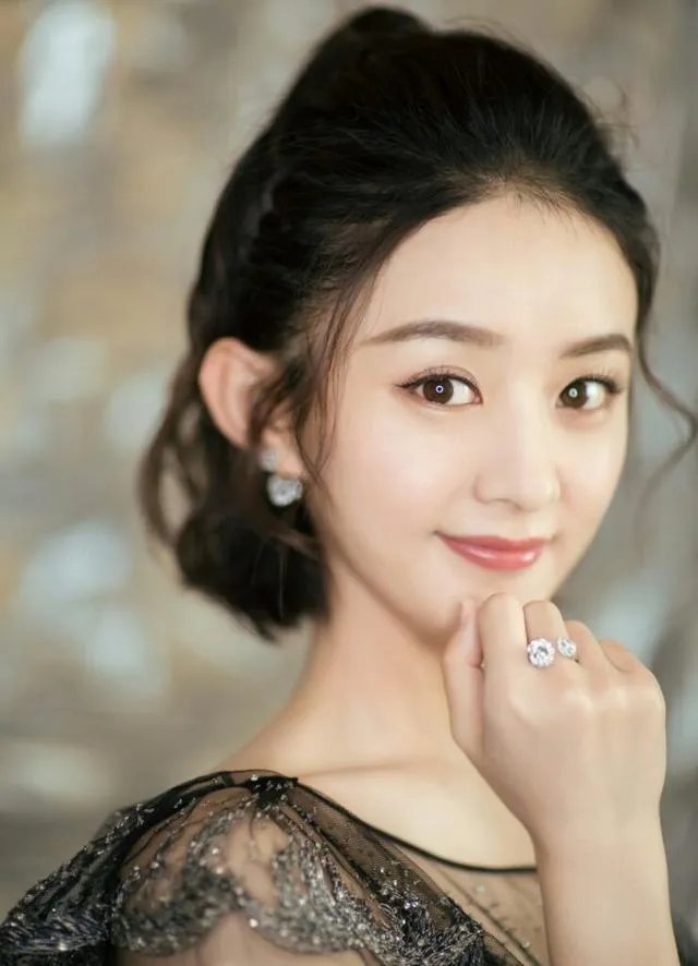 《了不起的盖茨比》一书中，结尾有什么意思？