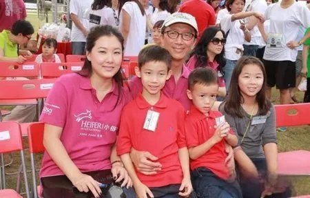 伏明霞老公个人资料简介 为什么嫁50岁的老头